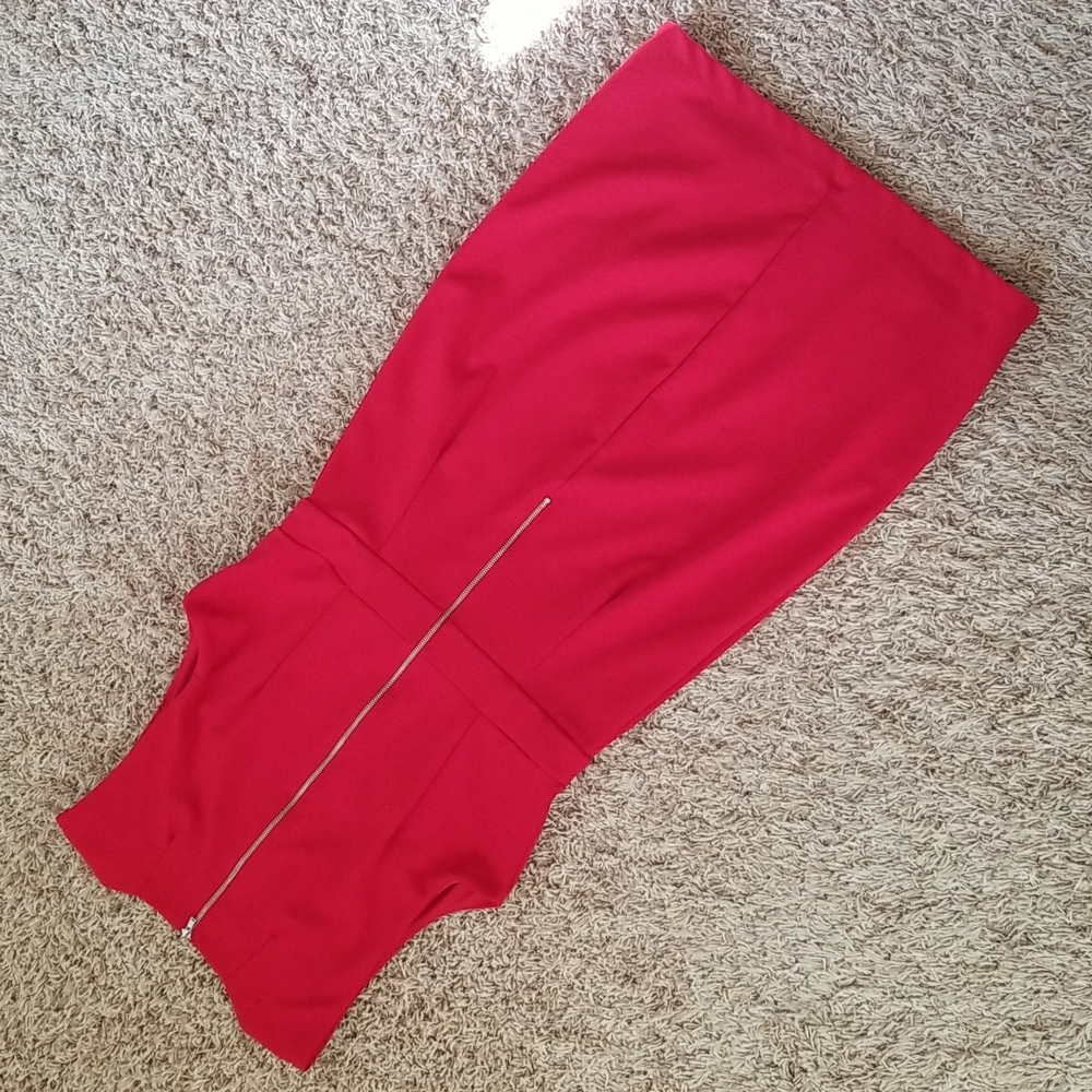 Red Dress - Picture 4 of 9